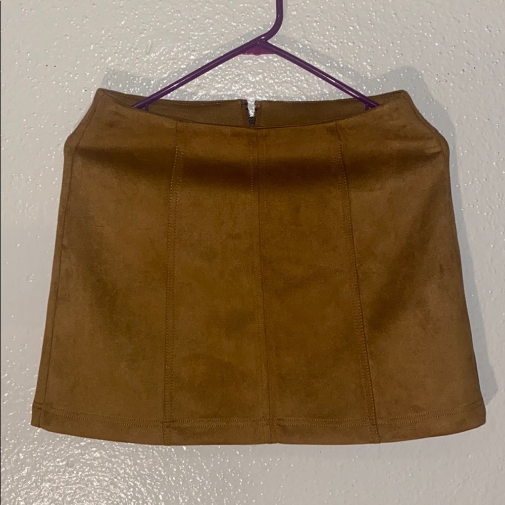 Mini skirt 🤎